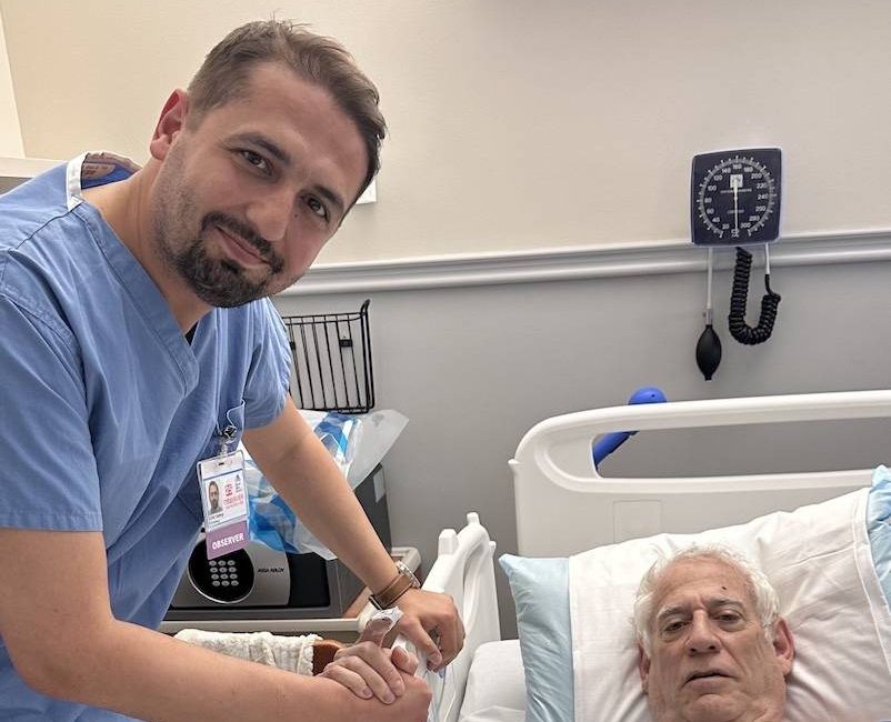 Mount Sinai Hastanesi’’nde görev yapan ve girişimsel kardiyoloji alanında uzmanlaşmış