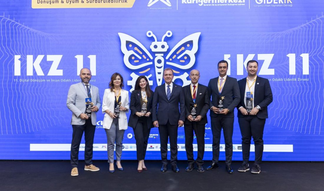 Zirve’ye Mersin Büyükşehir Belediye Başkanı Vahap Seçer de katılım sağladı.