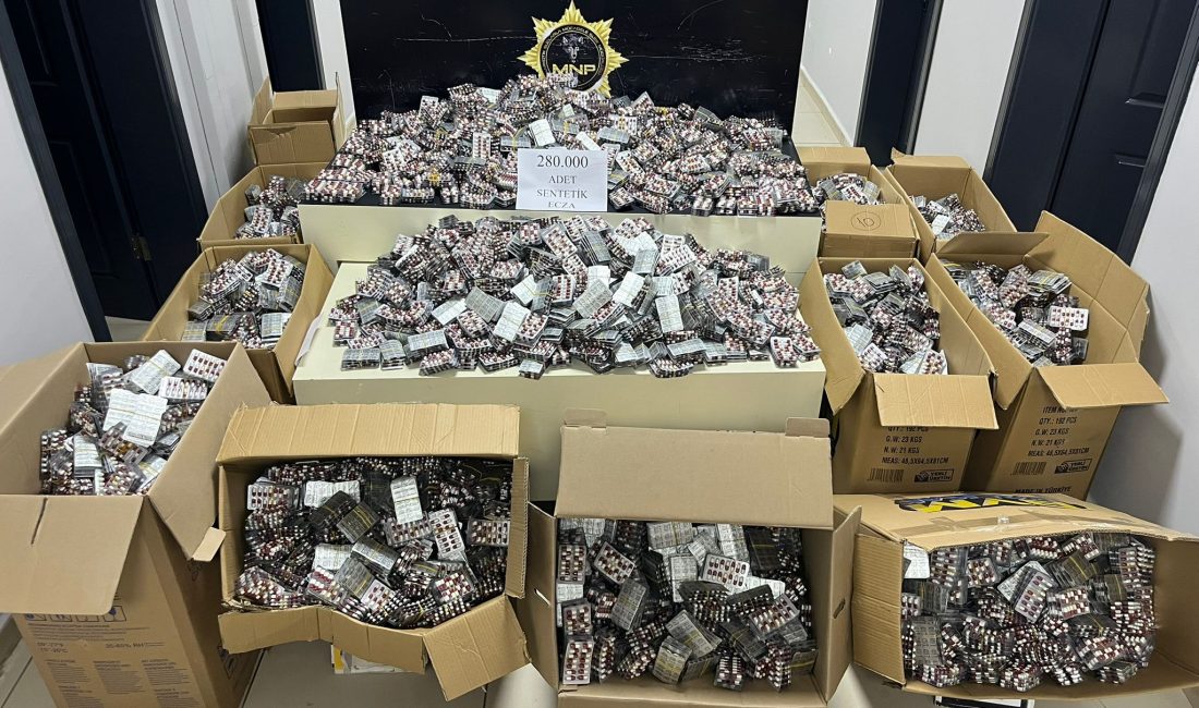 ARAÇTA GİZLENMİŞ HALDE 280.000 SENTETİK ECZA MADDESİ ELE GEÇİRİLDİ Mersin