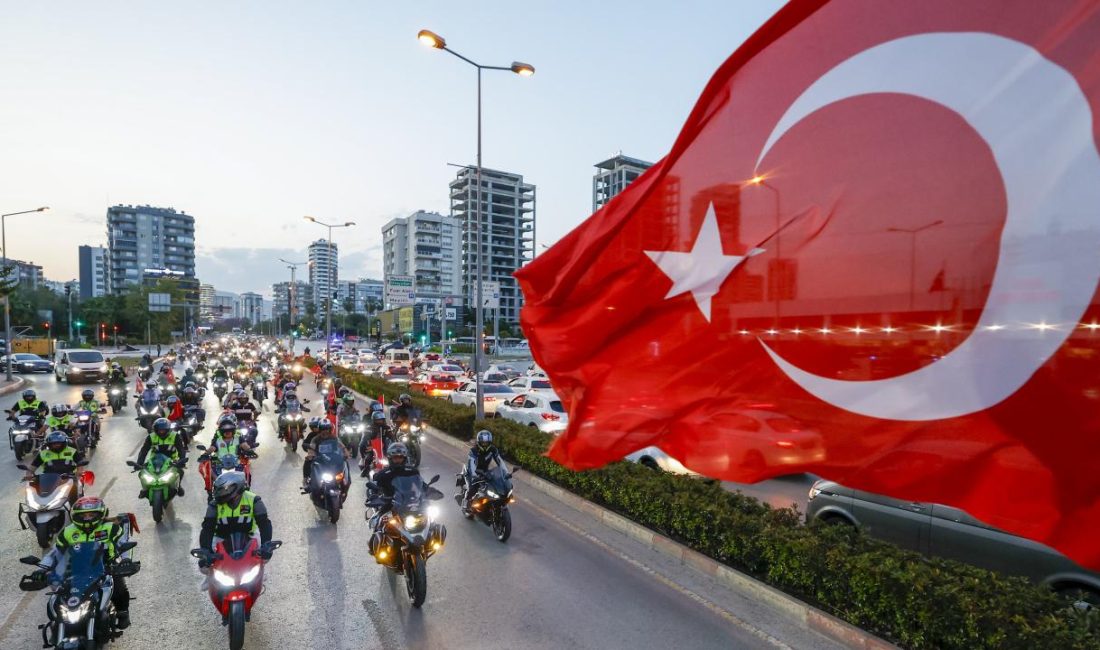 Mersin Yenişehir Belediyesi tarafından organize edilen korteje Türkiye Motosiklet Federasyonu