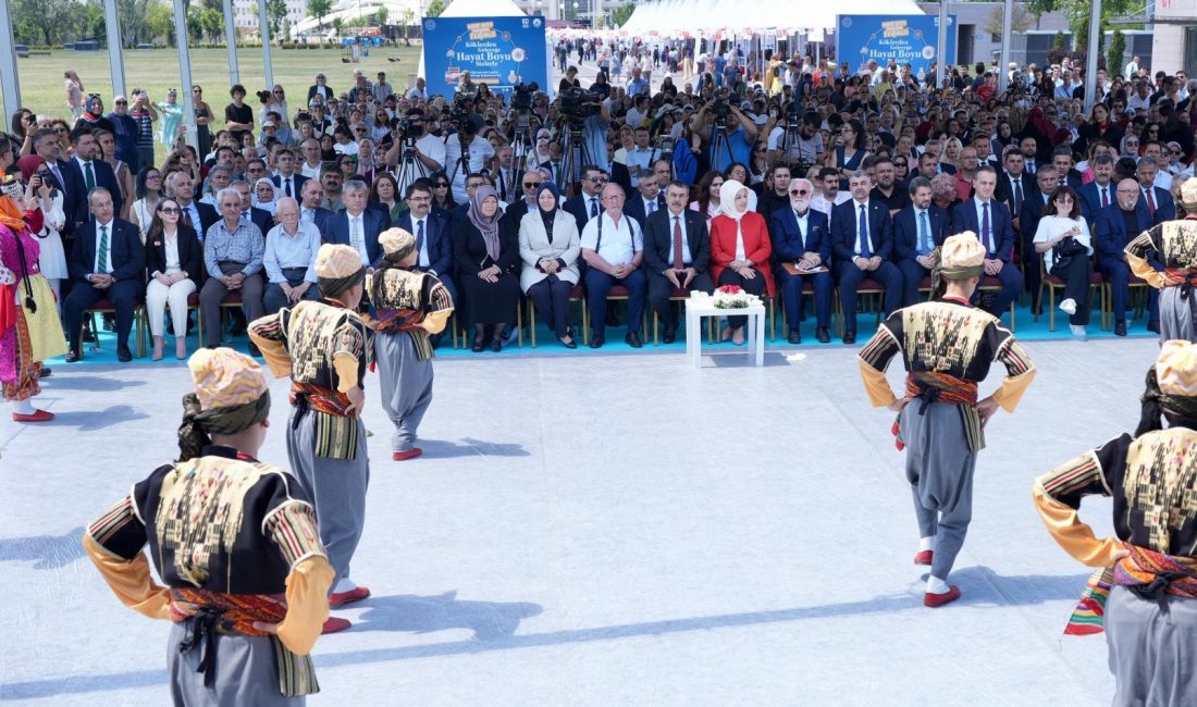 Programda konuşan Bakan Tekin, MEB’in sadece teknik anlamda öğretim işiyle