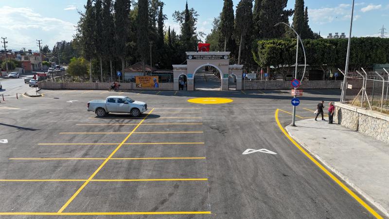 Kalabalık günlerde otopark konusunda sıkıntı yaşanan alan tamamen yenilenerek araç