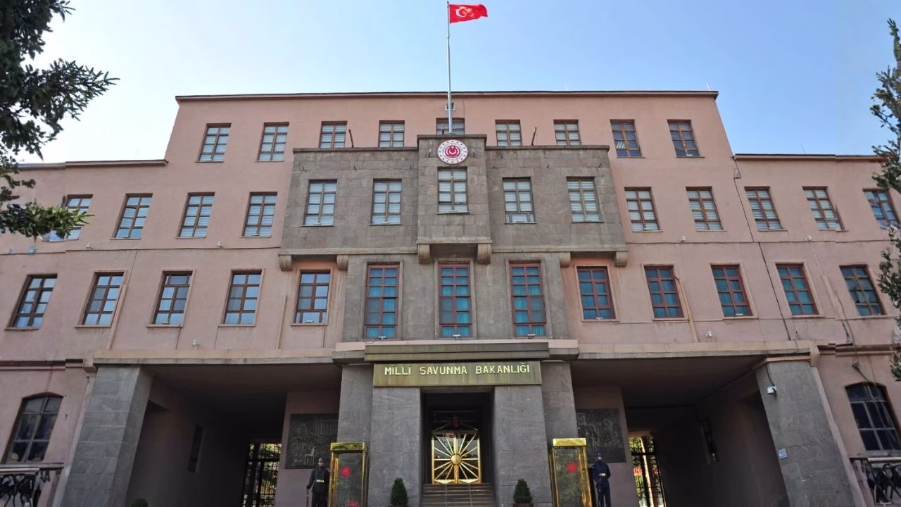 Milli Savunma Bakanlığı (MSB), Nusaybin sınır hattında Türk bayrağına yönelik