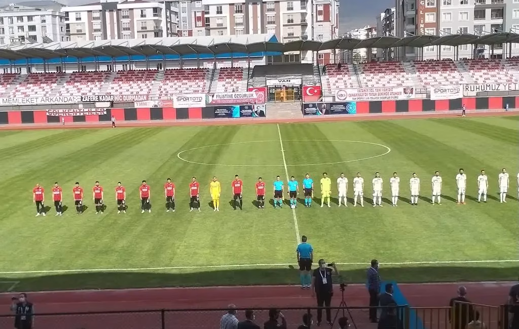 VAN – BHA  Yıllar boyunca Vanspor’un unutulmaz mücadelelerine, tarihi galibiyetlerine,