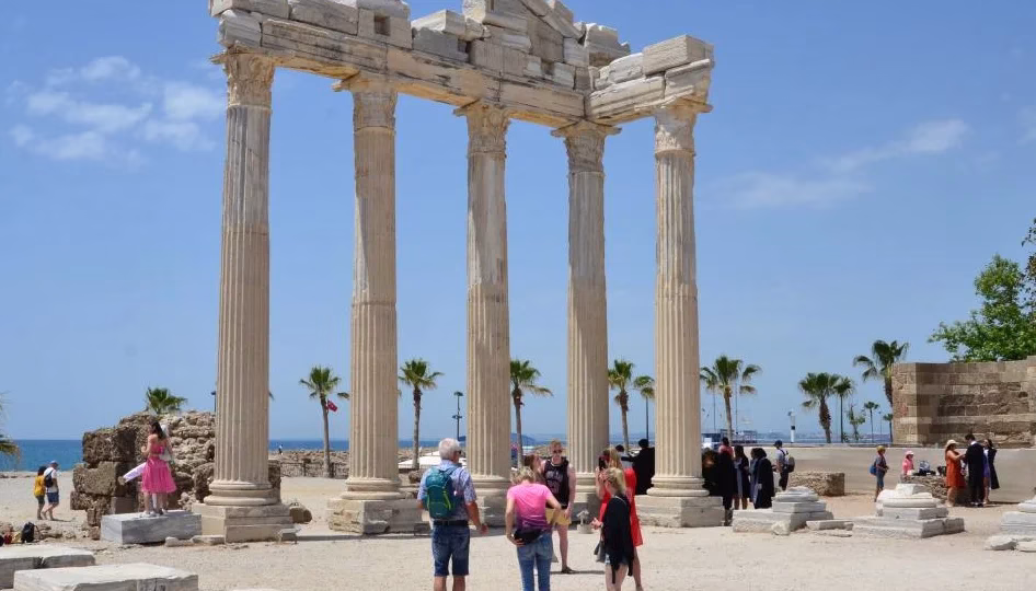 Antalya’nın Manavgat ilçesinde bulunan Side Antik Kenti’nde yürütülen kazı çalışmalarında,