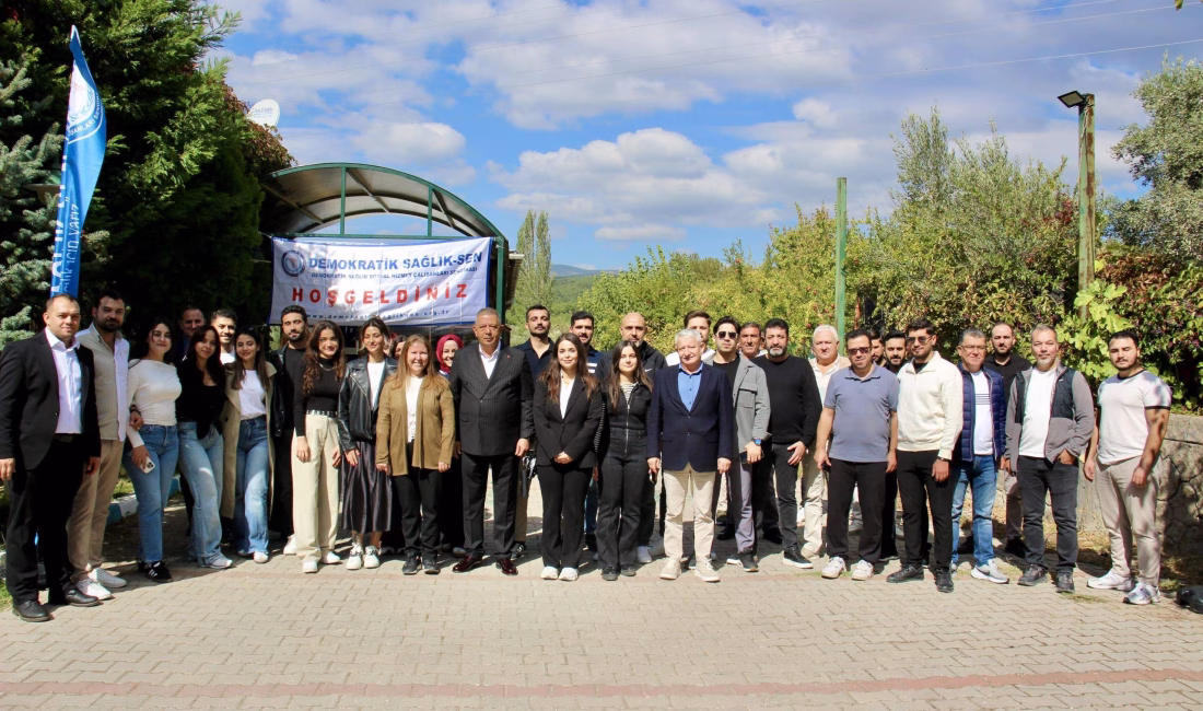 Demokratik Sağlık Sen Ailesi, Bornova Çiçekliköy’de düzenlenen kahvaltı etkinliğinde buluştu.